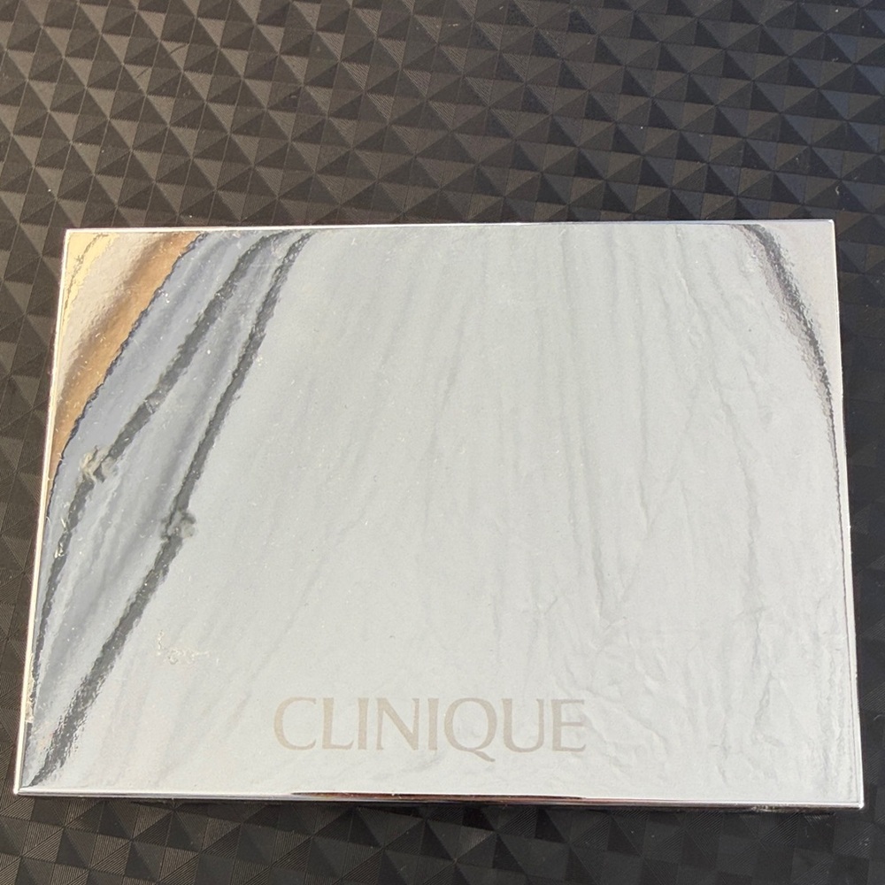 Clinique Elegant Marble Skincare Box